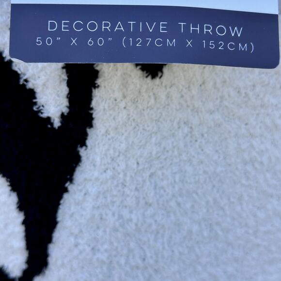 Novogratz Black Cats White Halloween 50 X 60" Throw Blanket Reversible TikTok - Picture 2 of 8